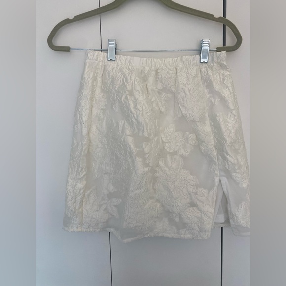 WHITE SET - REVERSE VIA BEGINNING BOUTIQUE - Picture 4 of 5